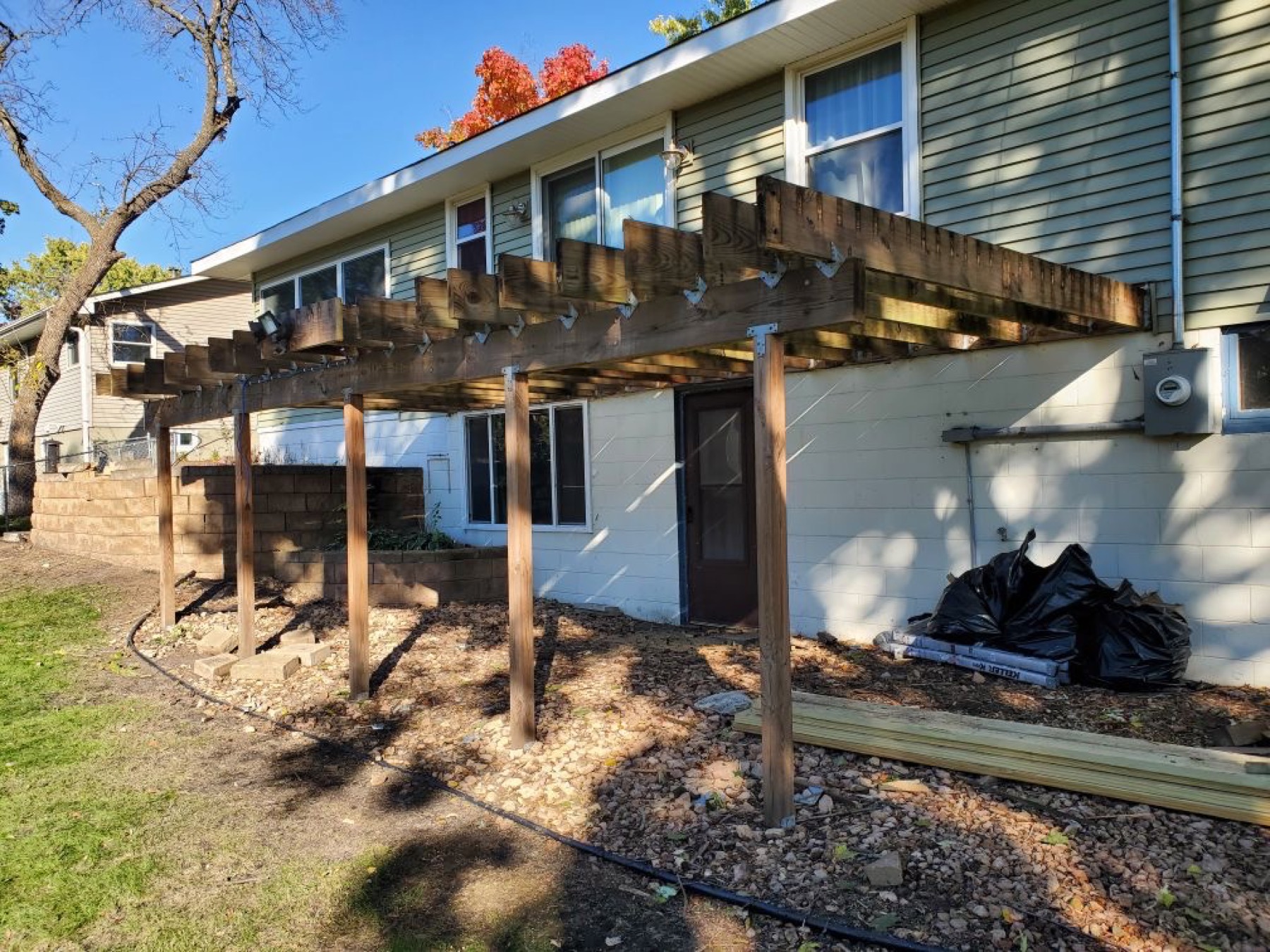 White-post deck, black railings